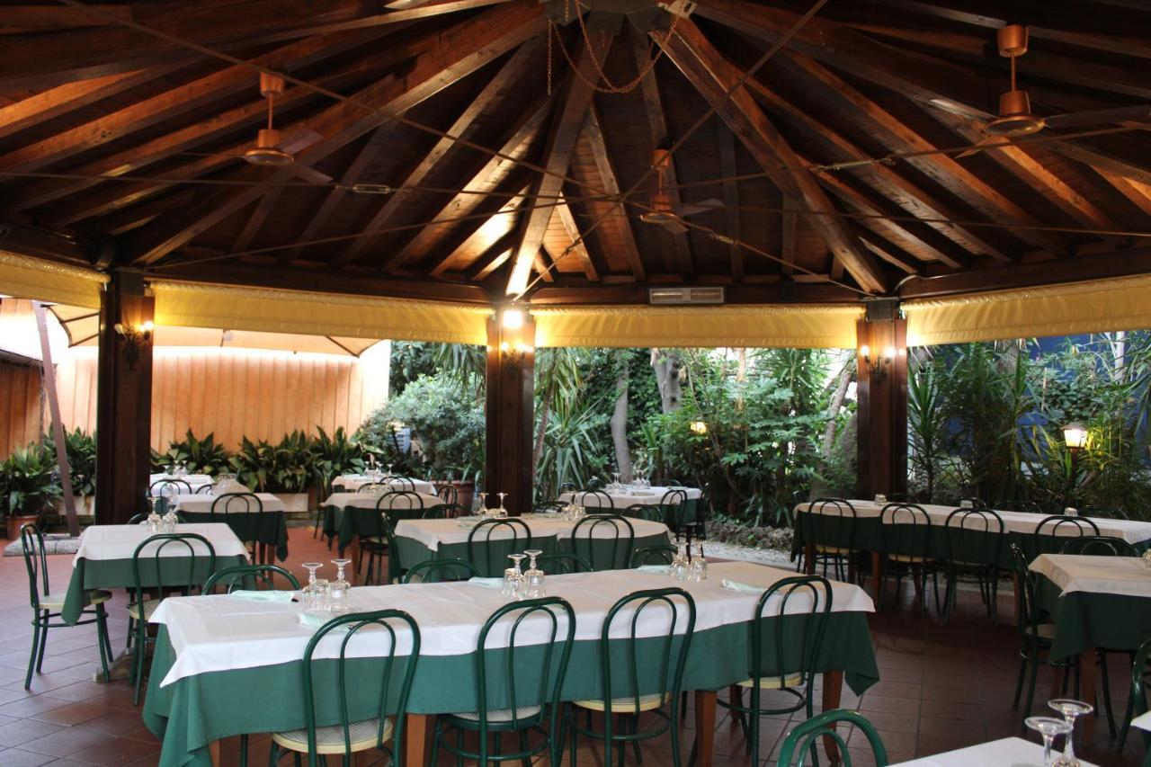 Hotel La Locanda Del Borgo Rome Exterior photo