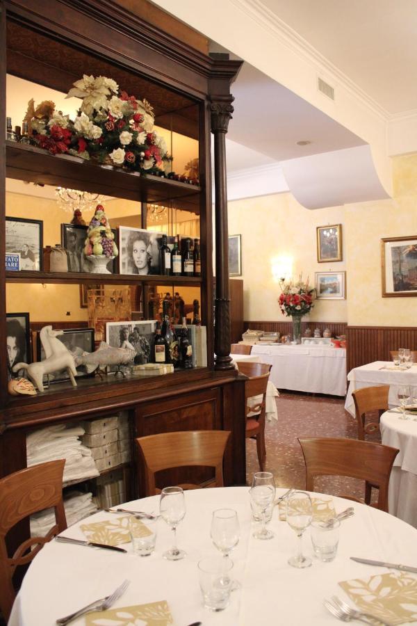 Hotel La Locanda Del Borgo Rome Exterior photo
