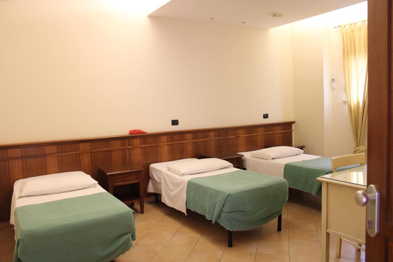 Hotel La Locanda Del Borgo Rome Exterior photo