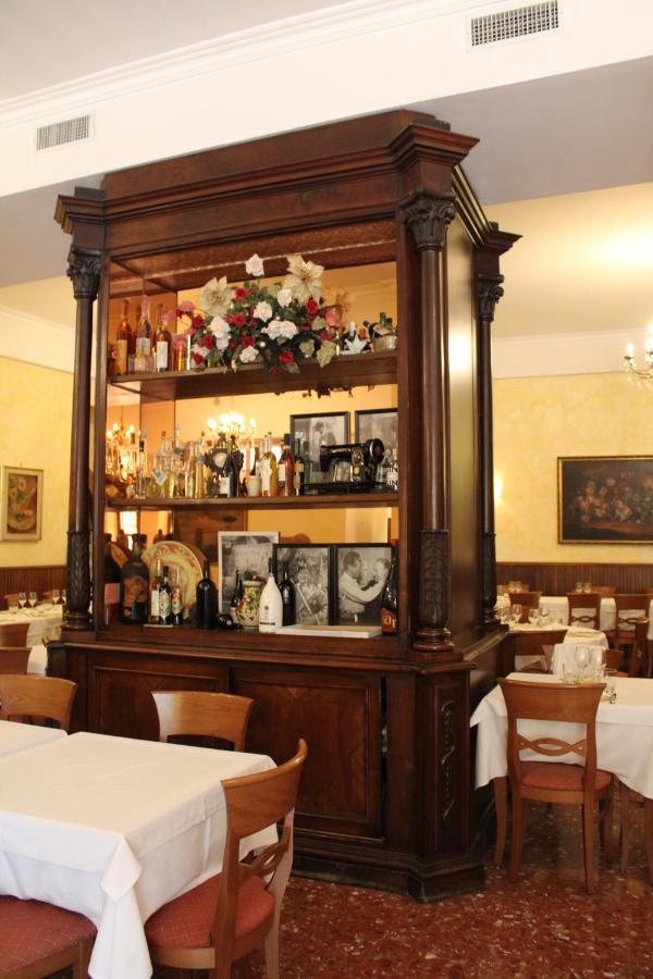 Hotel La Locanda Del Borgo Rome Exterior photo