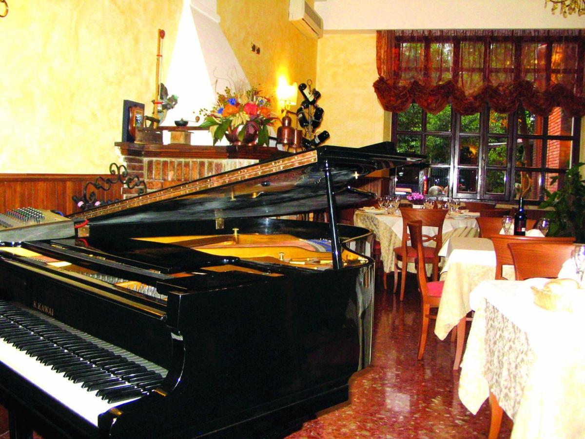 Hotel La Locanda Del Borgo Rome Exterior photo