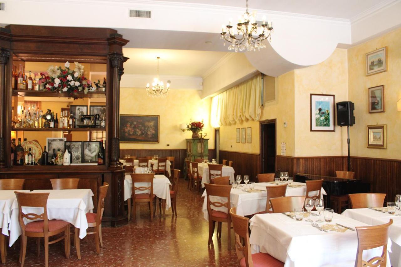 Hotel La Locanda Del Borgo Rome Exterior photo