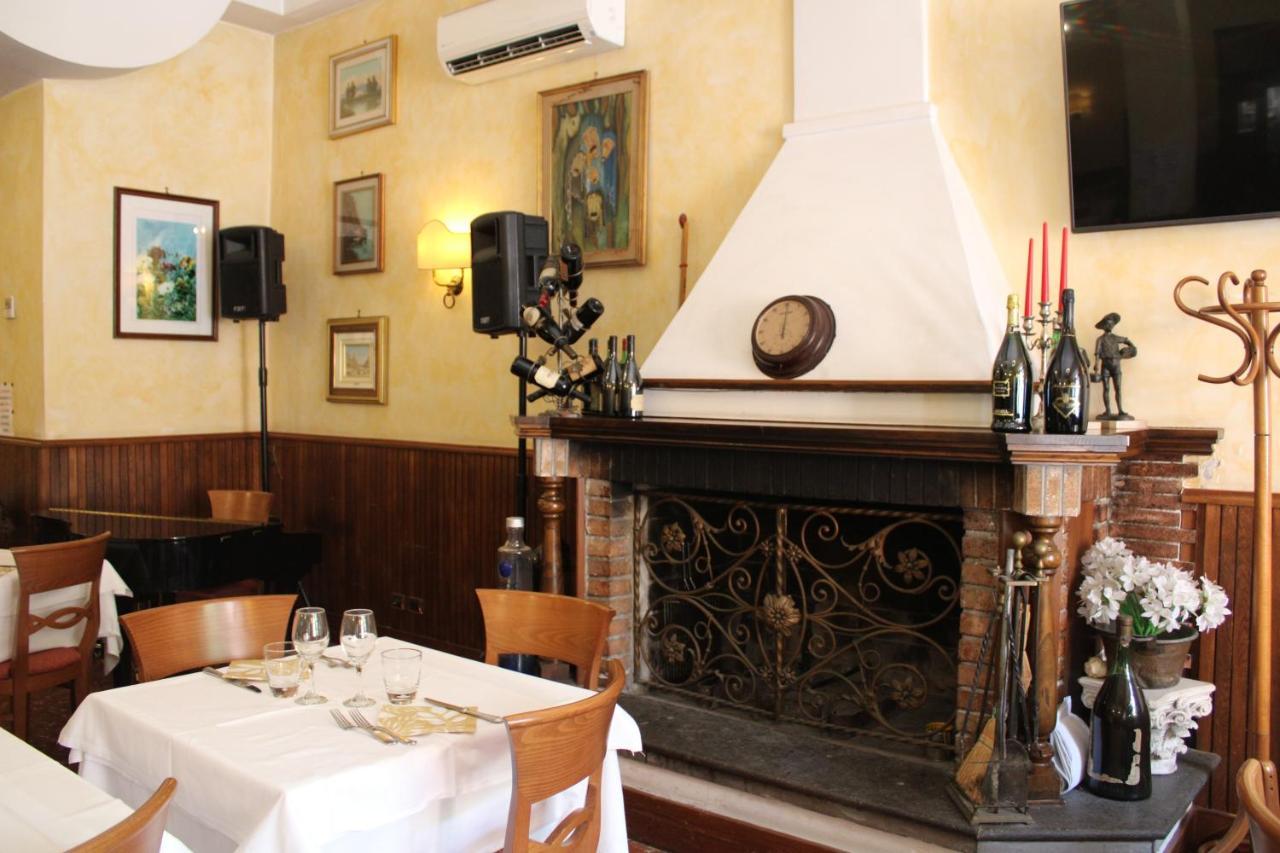 Hotel La Locanda Del Borgo Rome Exterior photo