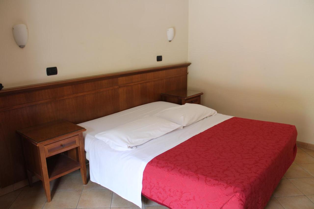 Hotel La Locanda Del Borgo Rome Exterior photo