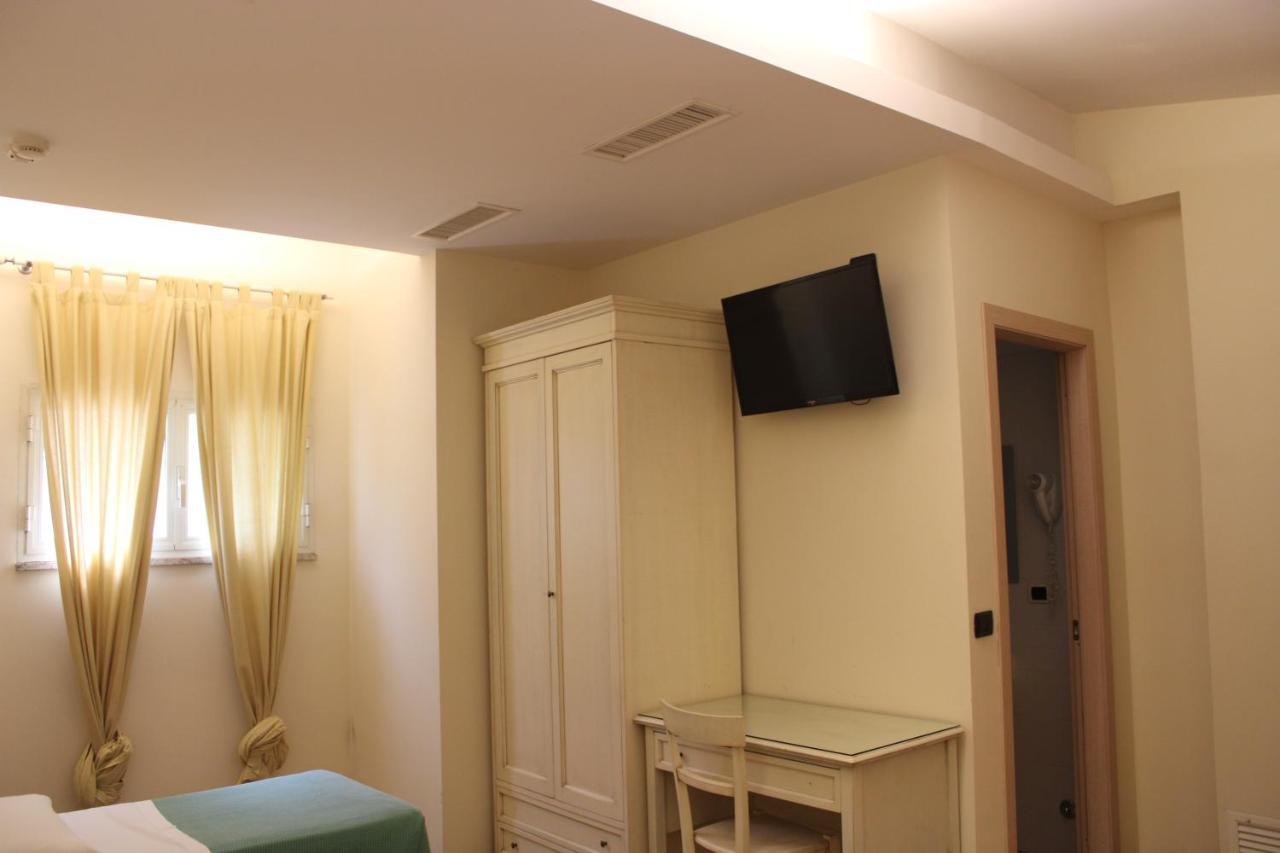 Hotel La Locanda Del Borgo Rome Exterior photo