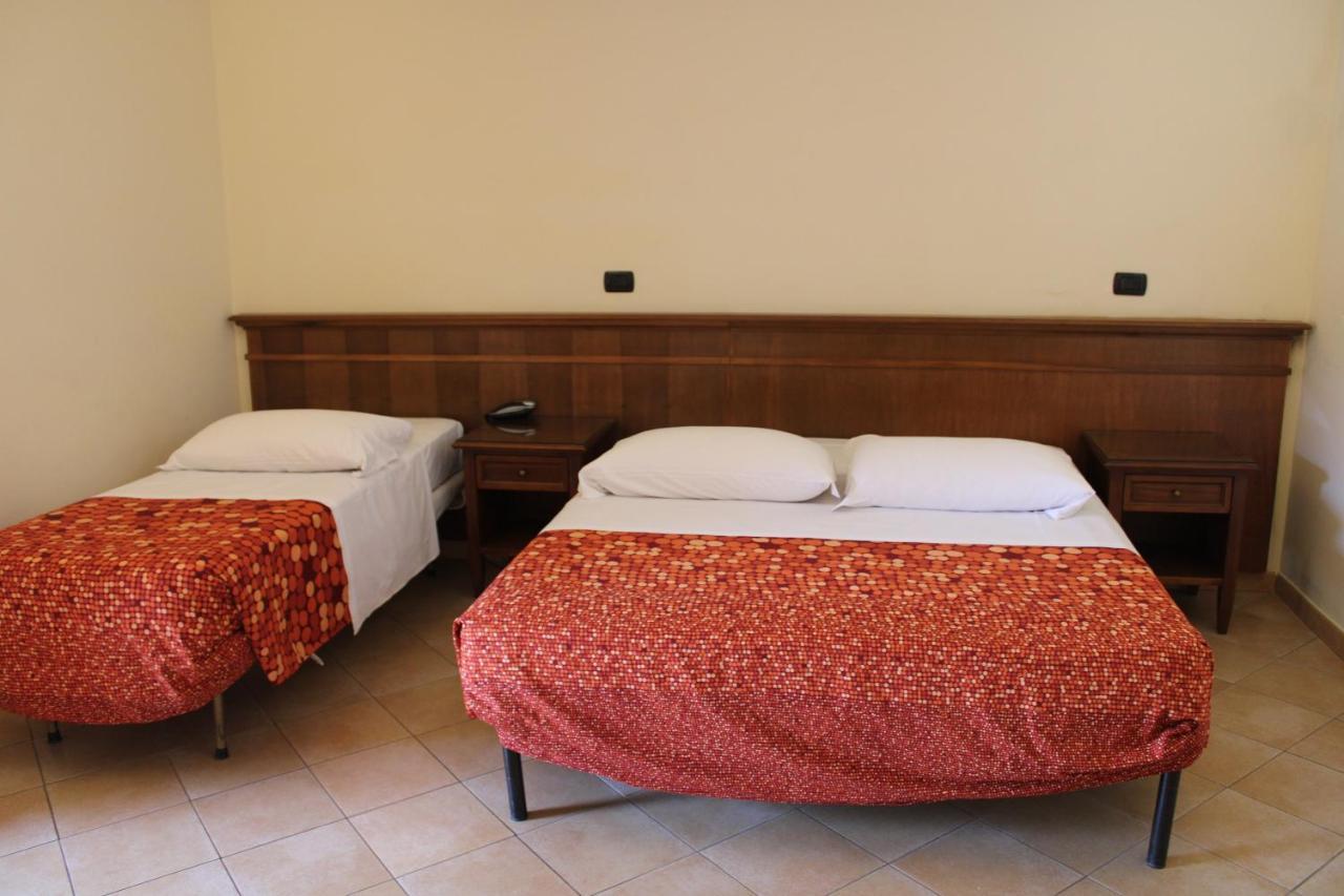 Hotel La Locanda Del Borgo Rome Exterior photo